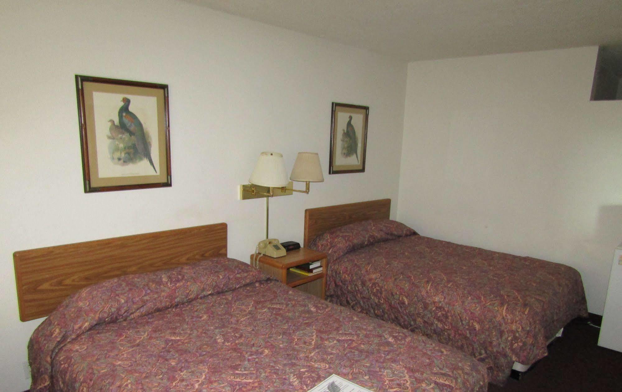Dakota Inn Huron Bagian luar foto