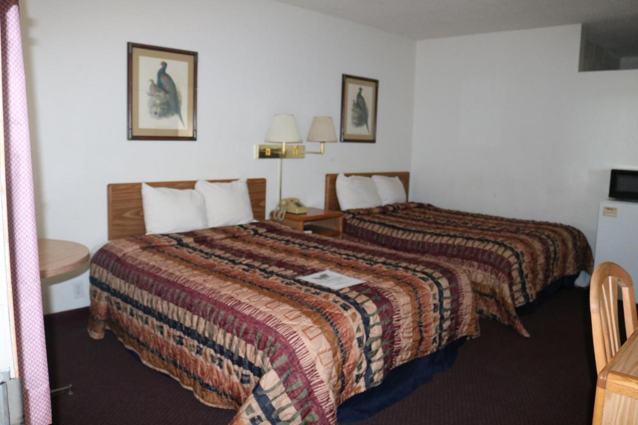 Dakota Inn Huron Bagian luar foto