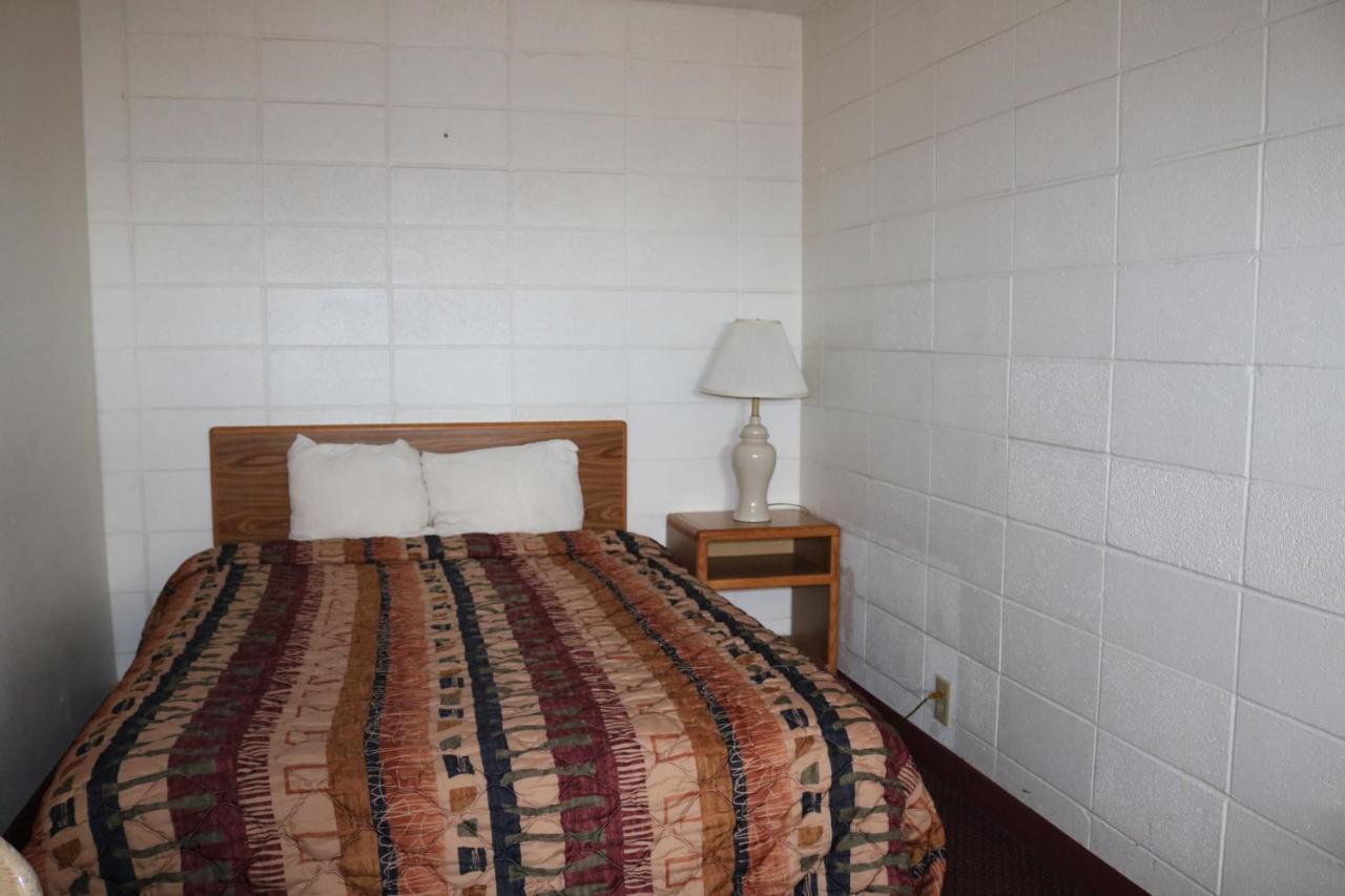 Dakota Inn Huron Bagian luar foto