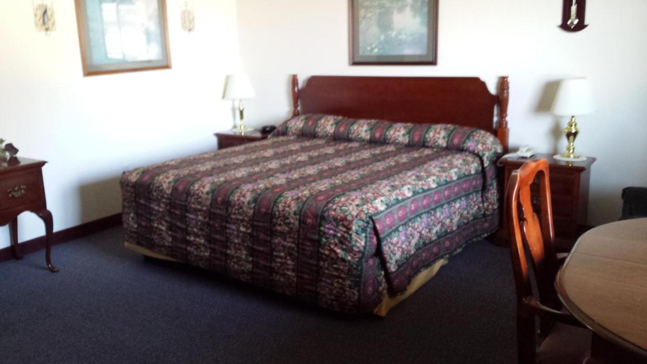 Dakota Inn Huron Bagian luar foto