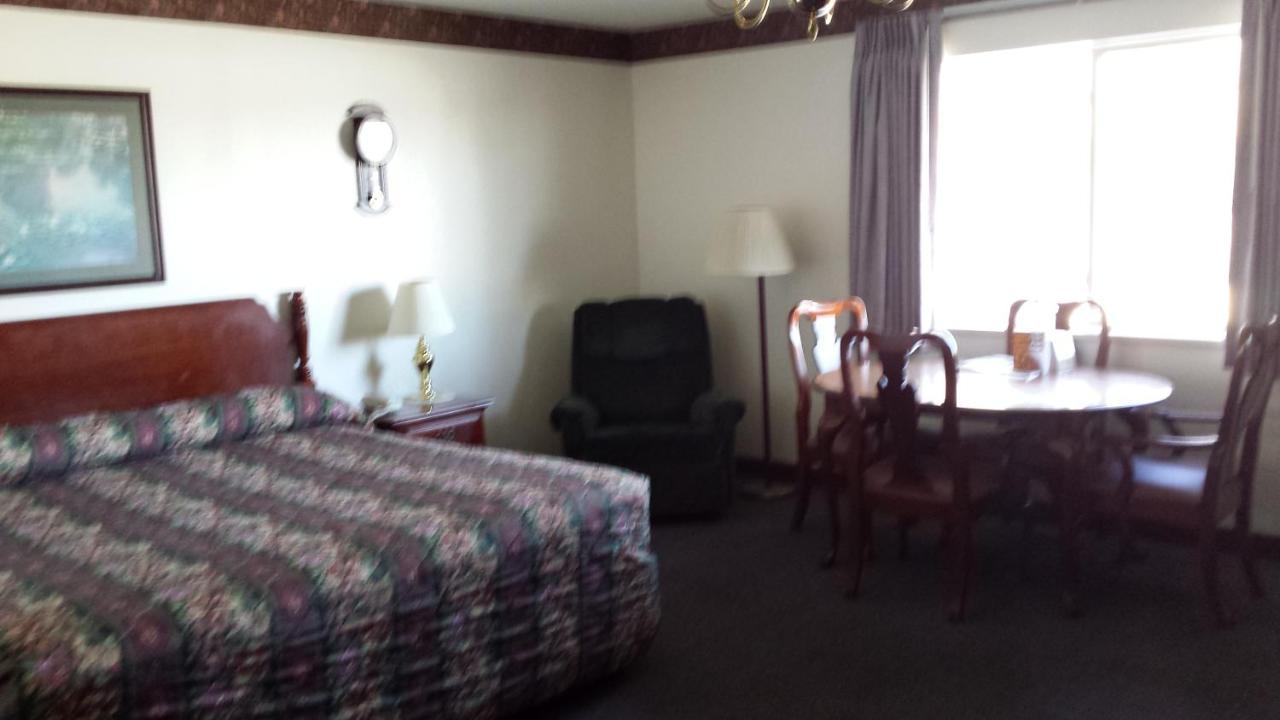 Dakota Inn Huron Bagian luar foto